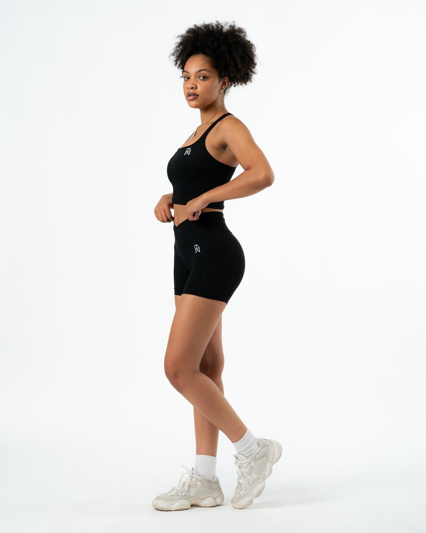 Sculpture set Sports crop and V-shape shorts